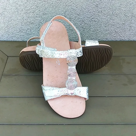 VIONIC Sandals - Picture 7 of 12